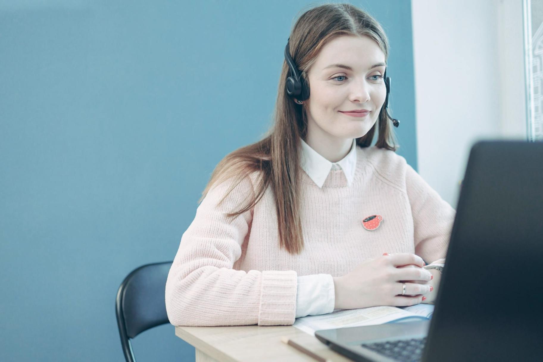 Teilnehmer lernen digitale Suchmaschinenoptimierung in interaktiver Umgebung